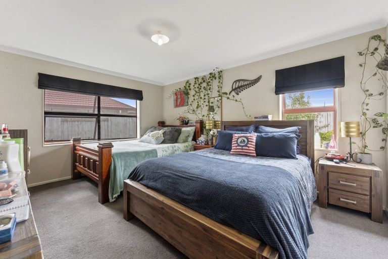 Photo of property in 52 Geneva Terrace, Kelvin Grove, Palmerston North, 4414