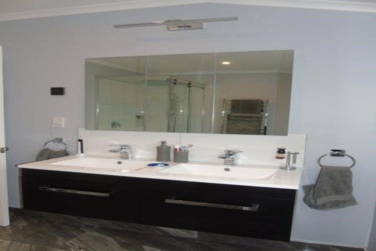 Photo of property in 26 Ramphal Terrace, Khandallah, Wellington, 6035