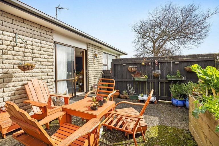 Photo of property in 19 Surrey Street, Hawera, 4610