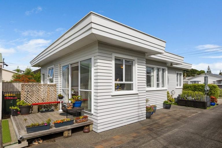 Photo of property in 5 Rainsford Street, Moturoa, New Plymouth, 4310