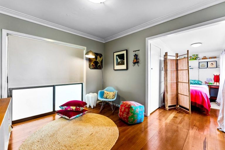 Photo of property in 27 Domain Crescent, Muriwai, Waimauku, 0881