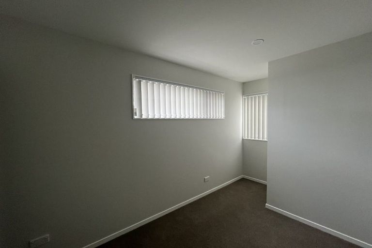 Photo of property in 2 Mikoikoi Crescent, Mangere Bridge, Auckland, 2022
