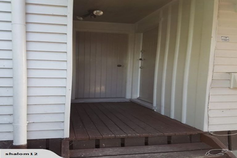 Photo of property in 2/3170 Great North Road, New Lynn, Auckland, 0600