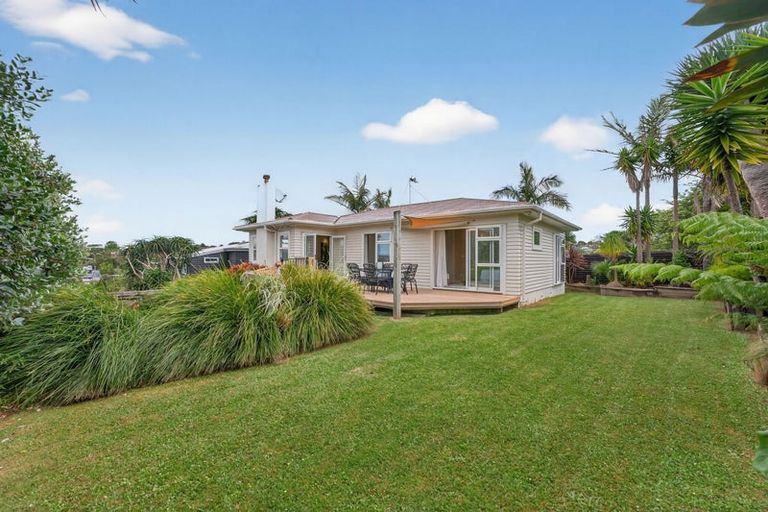 Photo of property in 29 Peter Terrace, Castor Bay, Auckland, 0620