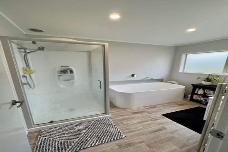 Photo of property in 62a Lauderdale Road, Birkdale, Auckland, 0626