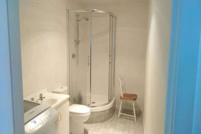 Photo of property in 2/3 Manutara Avenue, Forrest Hill, Auckland, 0620