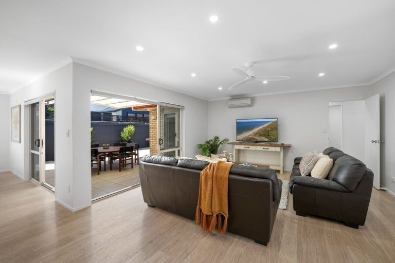 Photo of property in 27 Mcleod Place, Papamoa Beach, Papamoa, 3118