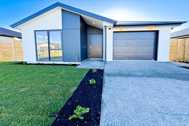 Photo of property in 15 Mccahon Lane, Rolleston, 7615