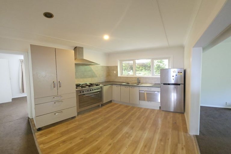 Photo of property in 43 Lyndfield Lane, Newlands, Wellington, 6037
