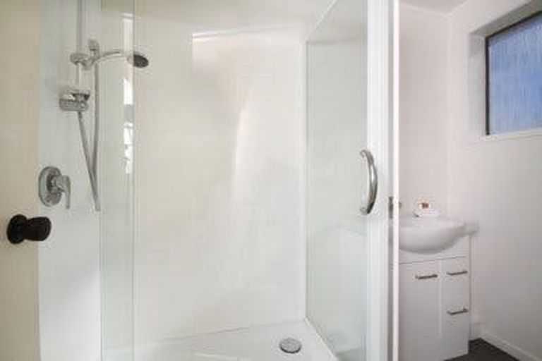 Photo of property in 3/13 Northall Road, New Lynn, Auckland, 0600