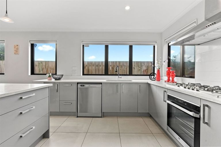 Photo of property in 35 Tarapiroe Avenue, Takanini, 2112