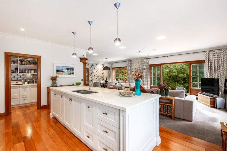Photo of property in 2 Glen Road, Kelburn, Wellington, 6012