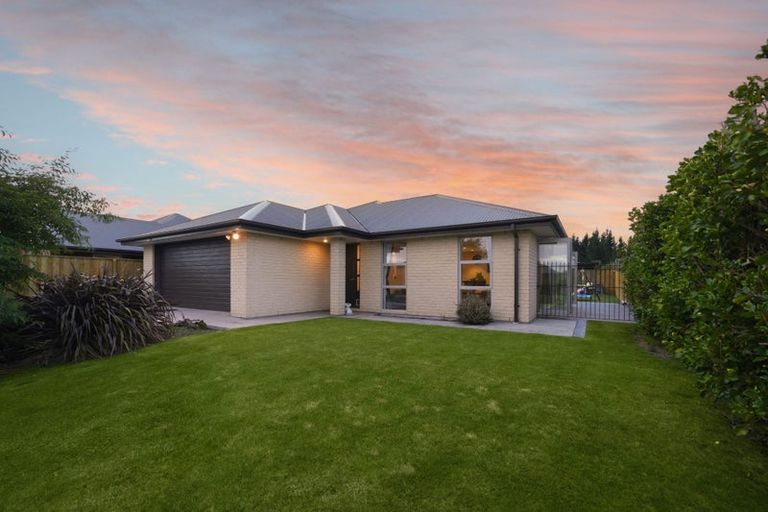 Photo of property in 7 Waimarie Street, Pegasus, 7612