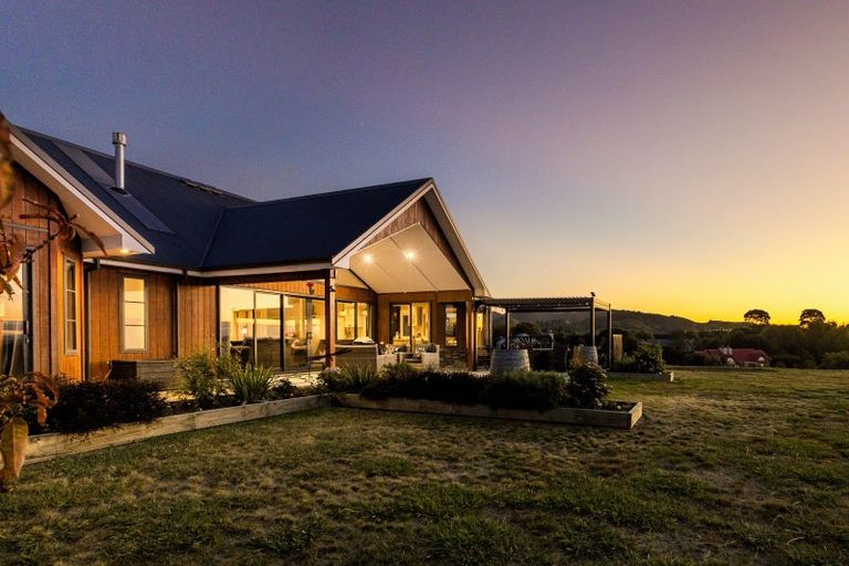 Photo of property in 136 Kopanga Road, Havelock North, 4130