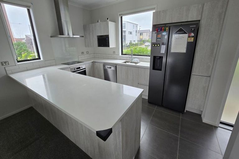 Photo of property in 28 Hobsonville Point Road, Hobsonville, Auckland, 0616