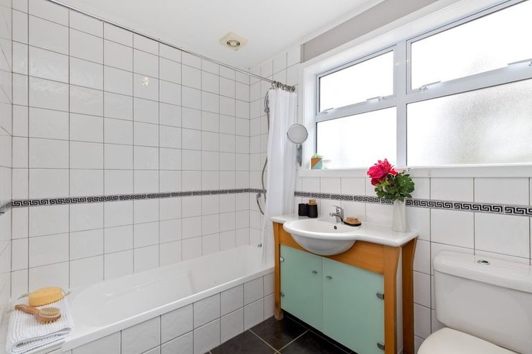 Photo of property in 42 Philomel Crescent, Bayswater, Auckland, 0622