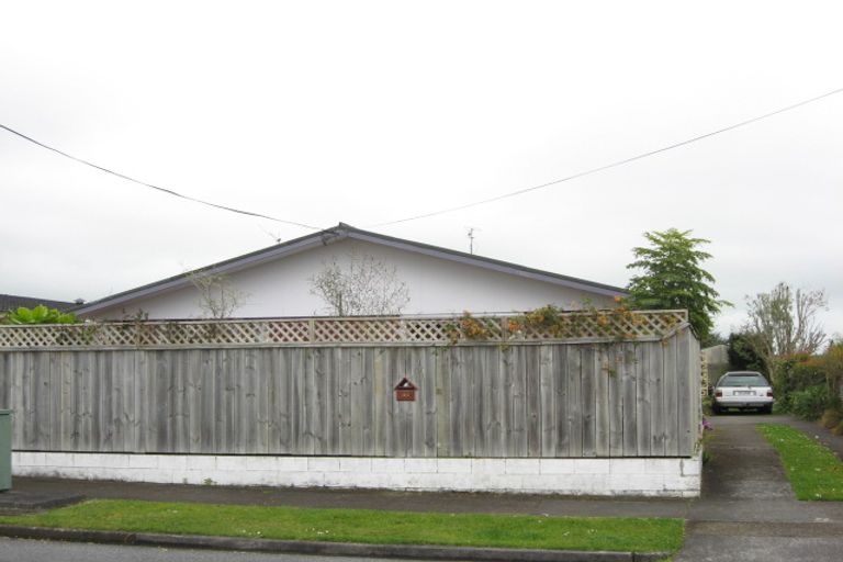 Photo of property in 2/20 Manu Crescent, Upper Vogeltown, New Plymouth, 4310