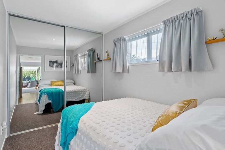 Photo of property in 1/12 Doment Crescent, Orewa, 0931