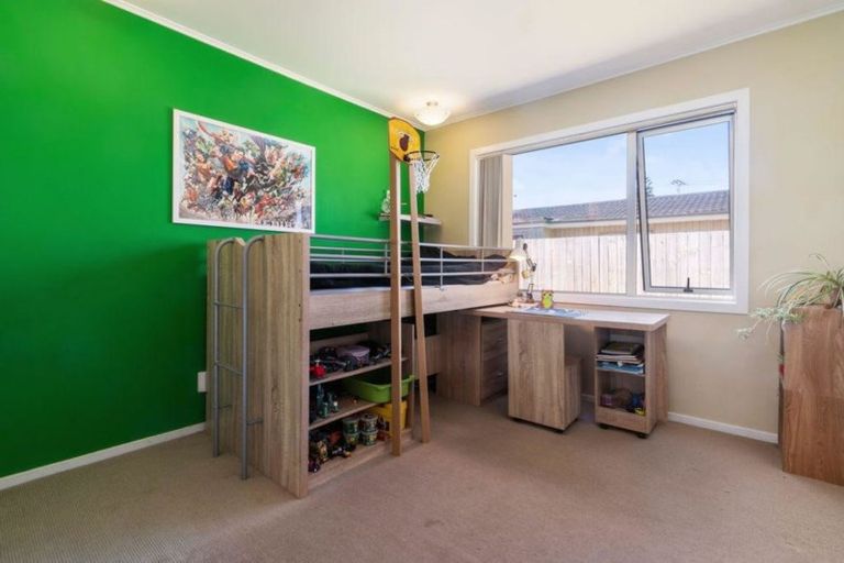 Photo of property in 17a/1 Tawa Road, Te Atatu Peninsula, Auckland, 0610