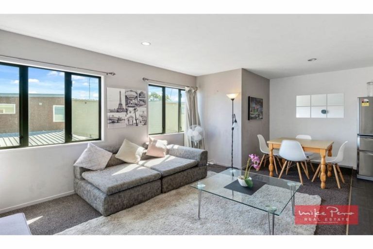 Photo of property in 12 Burdale Street, Riccarton, Christchurch, 8011