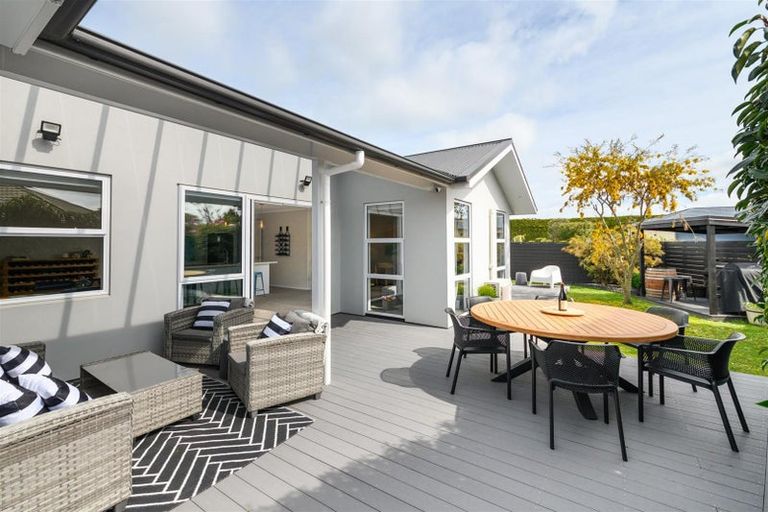 Photo of property in 10 Mcilwaine Place, Marton, 4710