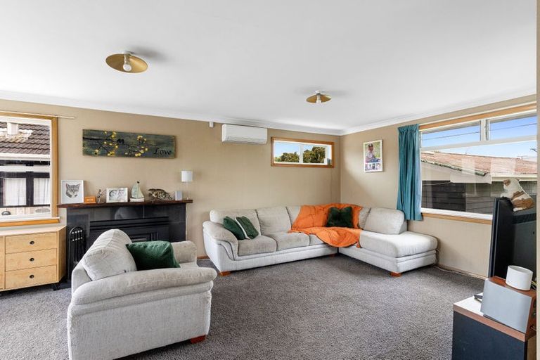 Photo of property in 2 Quinn Road, Levin, 5510