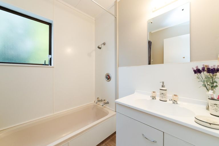 Photo of property in 59 Raglan Avenue, Cloverlea, Palmerston North, 4412
