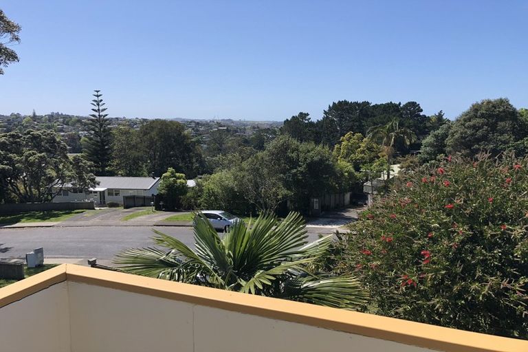 Photo of property in 1/10 Holt Avenue, Torbay, Auckland, 0630