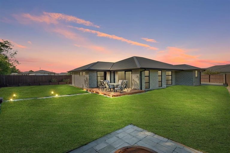 Photo of property in 33 Dalwood Crescent, Rolleston, 7614