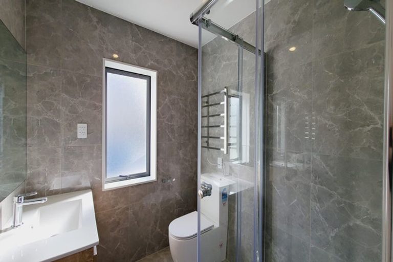 Photo of property in 44d Cyclarama Crescent, Massey, Auckland, 0614