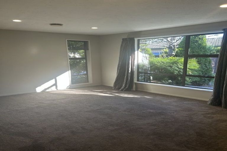 Photo of property in 34 Regency Crescent, Redwood, Christchurch, 8051