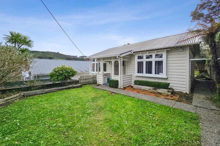 Photo of property in 12 Dee Street, Island Bay, Wellington, 6023