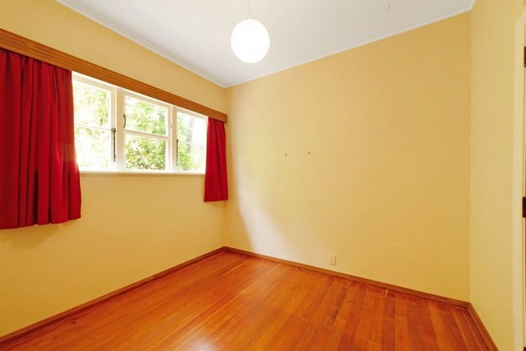 Photo of property in 2 Lambeth Road, Northland, Wellington, 6012