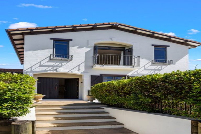 Photo of property in 21 Penwood Close, East Tamaki Heights, Auckland, 2016