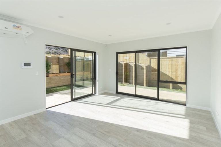 Photo of property in 104 Godfrey Drive, Orewa, 0931