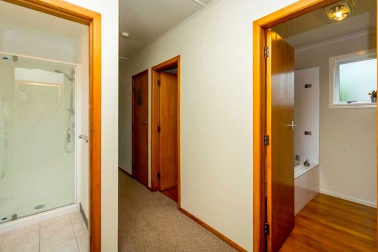 Photo of property in 11 Handley Place, Glen Avon, New Plymouth, 4312