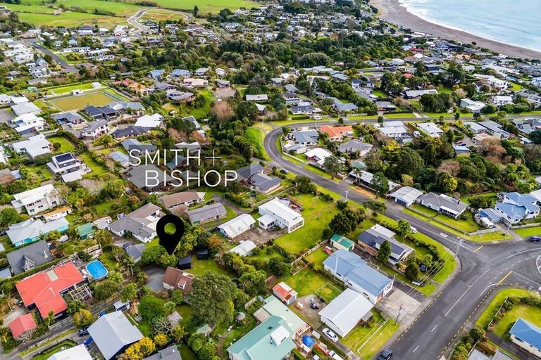 Photo of property in 1138 South Road, Oakura, 4314