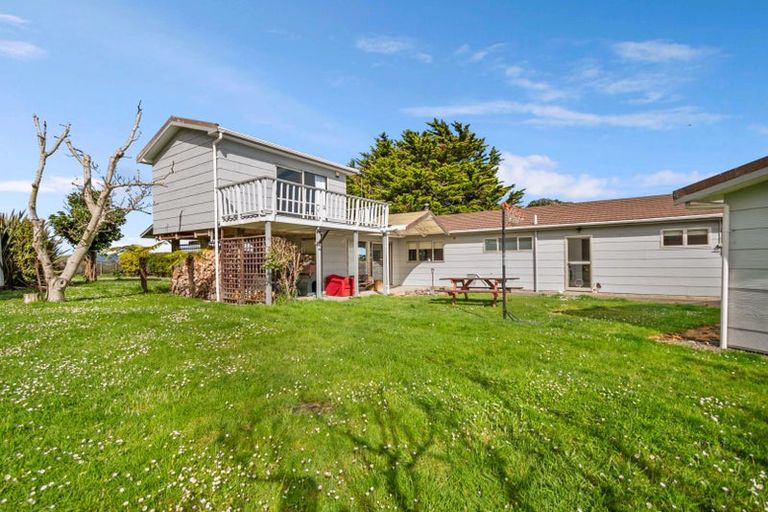 Photo of property in 35- 37 Tokomaru Road, Tokomaru, Palmerston North, 4474
