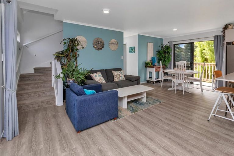Photo of property in 1 Ishtar Place, One Tree Point, 0118