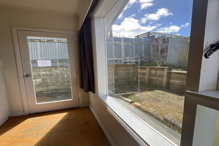 Photo of property in 17 Camperdown Road, Miramar, Wellington, 6022