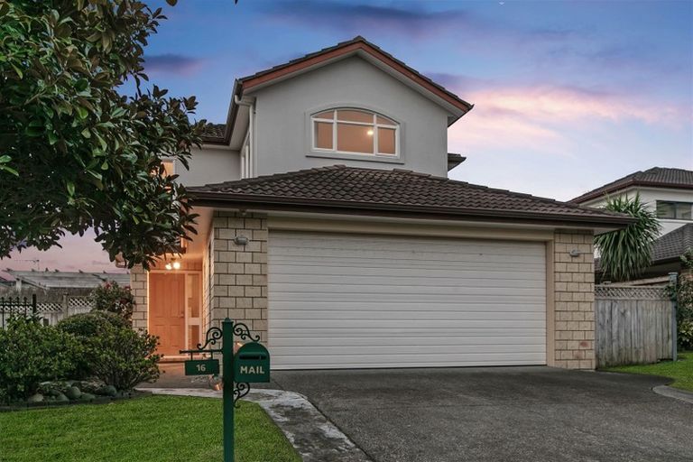 Photo of property in 16 Coachman Drive, Flat Bush, Auckland, 2016