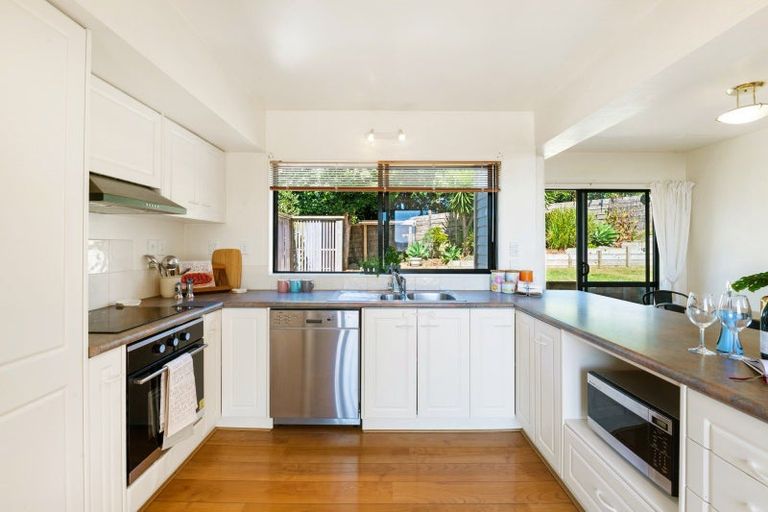 Photo of property in 148 Red Beach Road, Red Beach, 0932