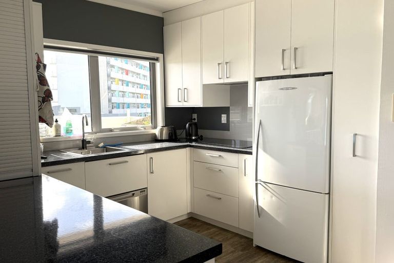 Photo of property in 4/2 Grafton Road, Roseneath, Wellington, 6011