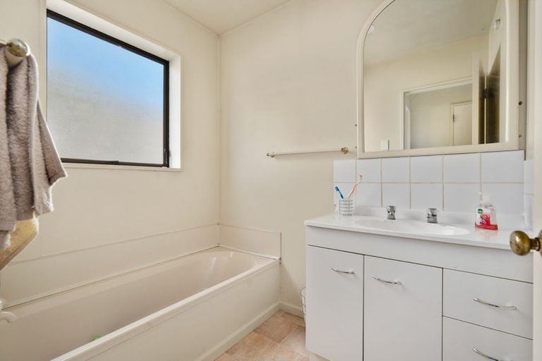 Photo of property in 2/8 Angela Street, Upper Riccarton, Christchurch, 8041