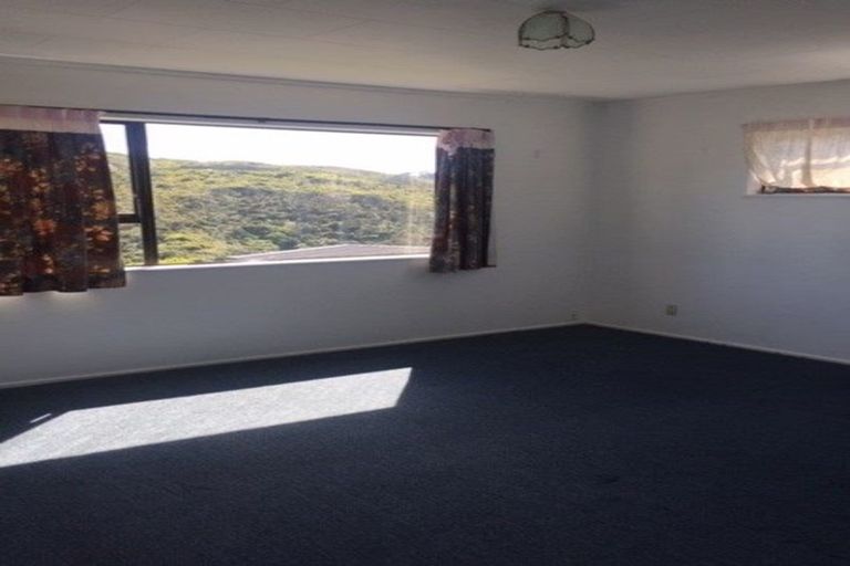 Photo of property in 33b Sunhaven Drive, Newlands, Wellington, 6037