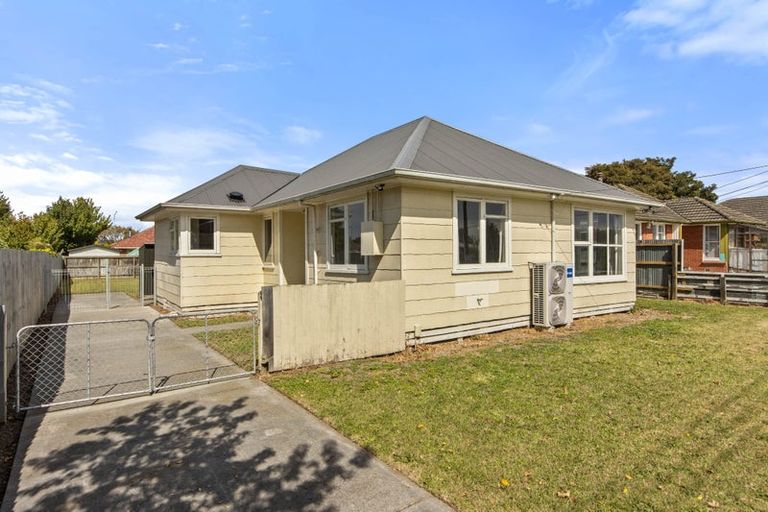 Photo of property in 18 Paddington Street, Northcote, Christchurch, 8052