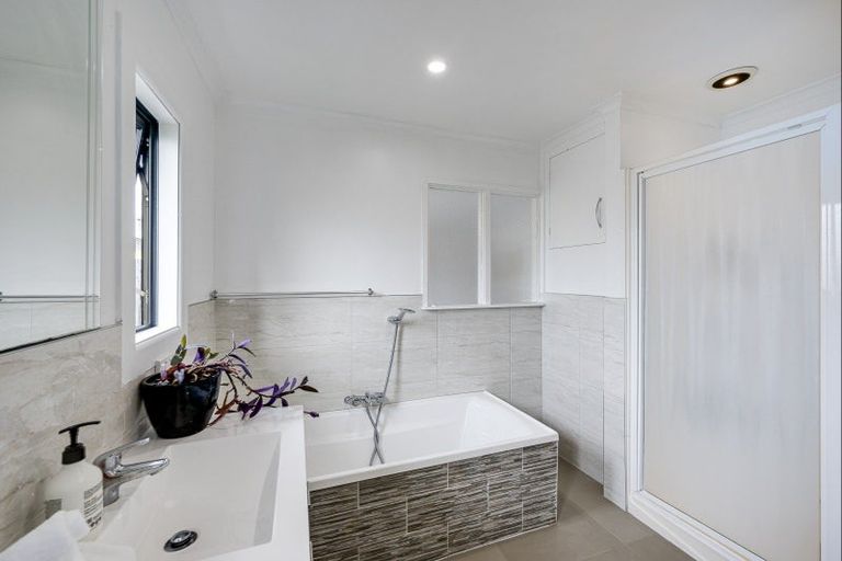 Photo of property in 13 Howard Road, Taradale, Napier, 4112