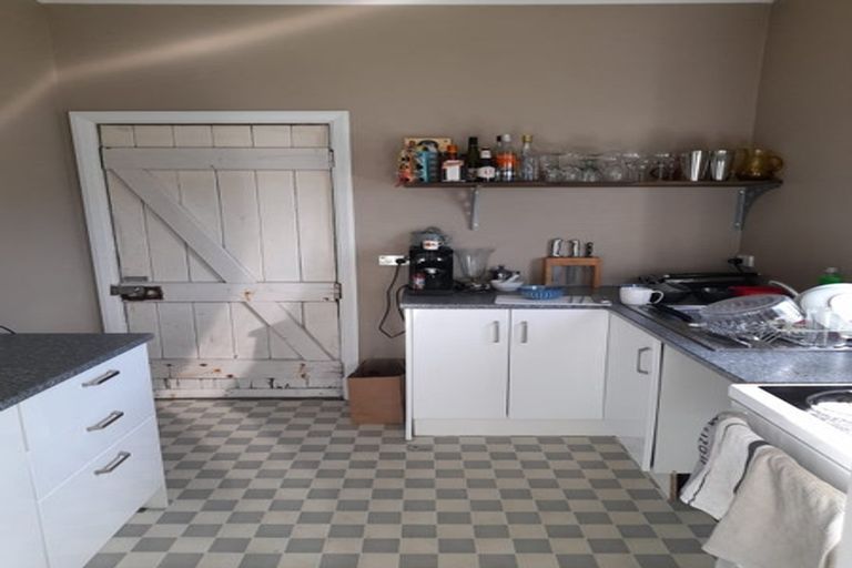 Photo of property in 30 Apuka Street, Brooklyn, Wellington, 6021