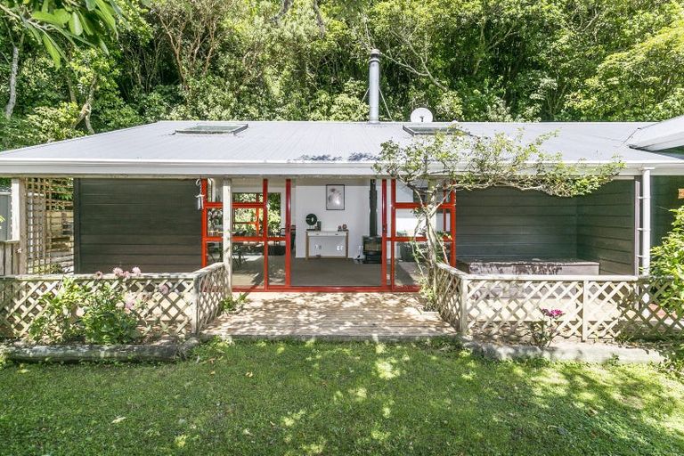 Photo of property in 18 Parsons Glen, Karori, Wellington, 6012