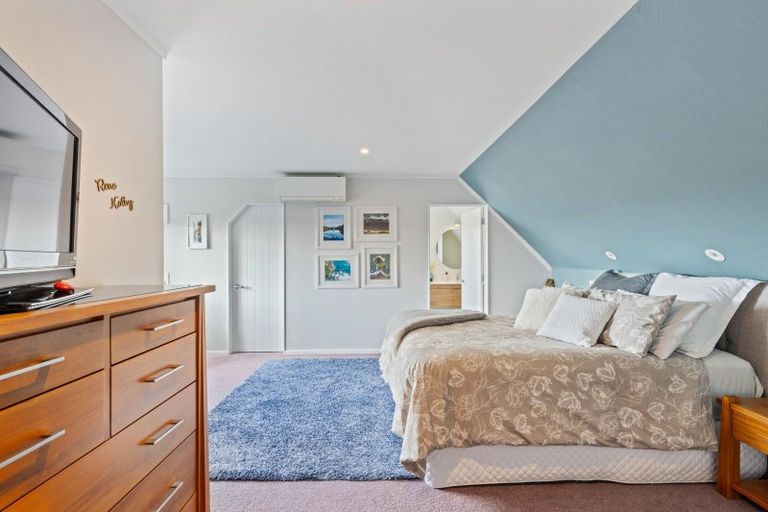 Photo of property in 5 Tamati Place, Merrilands, New Plymouth, 4312